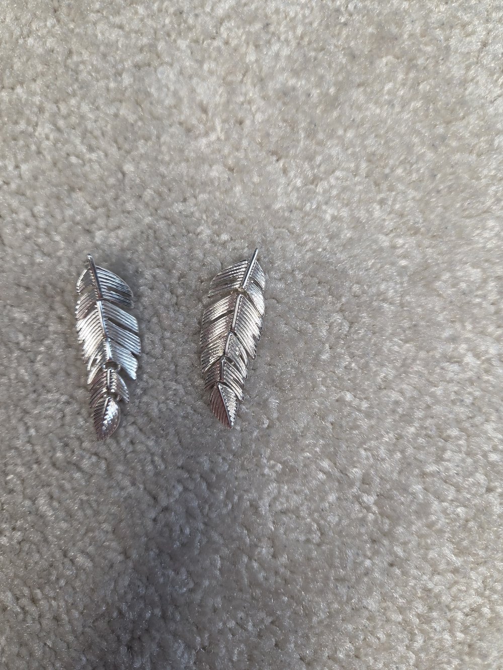 Feather Shaped Silver Tone Earrings - Picture 2 of 4